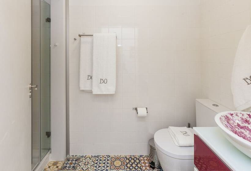 استودیوی استاندارد با چشم‌انداز شهر, Oporto Local Studios