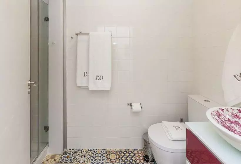 استودیوی استاندارد با چشم‌انداز شهر, Oporto Local Studios