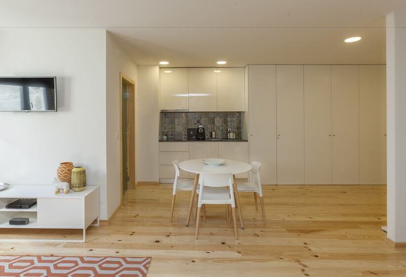 استودیوی لوکس, Oporto Local Studios