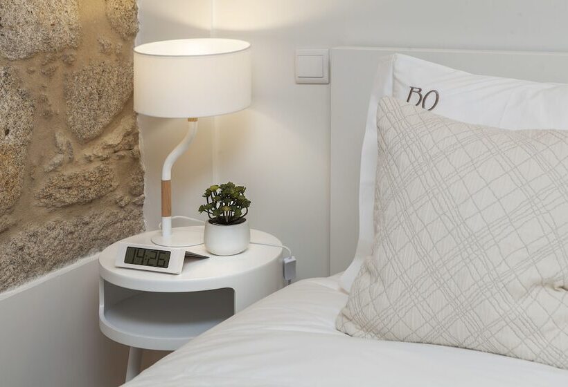 استودیوی استاندارد با چشم‌انداز شهر, Oporto Local Studios