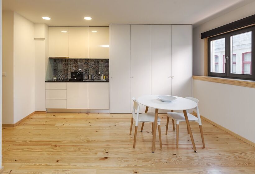 استودیوی پریمیوم, Oporto Local Studios
