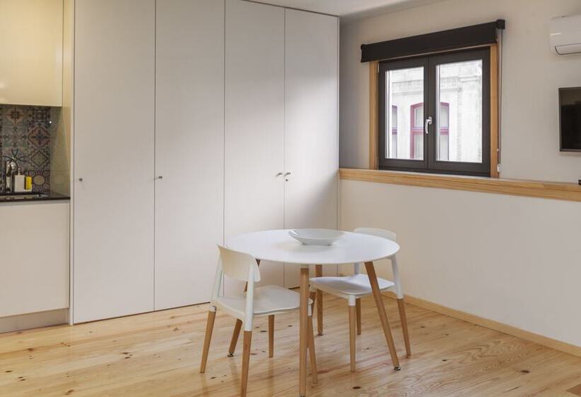 استودیوی پریمیوم, Oporto Local Studios