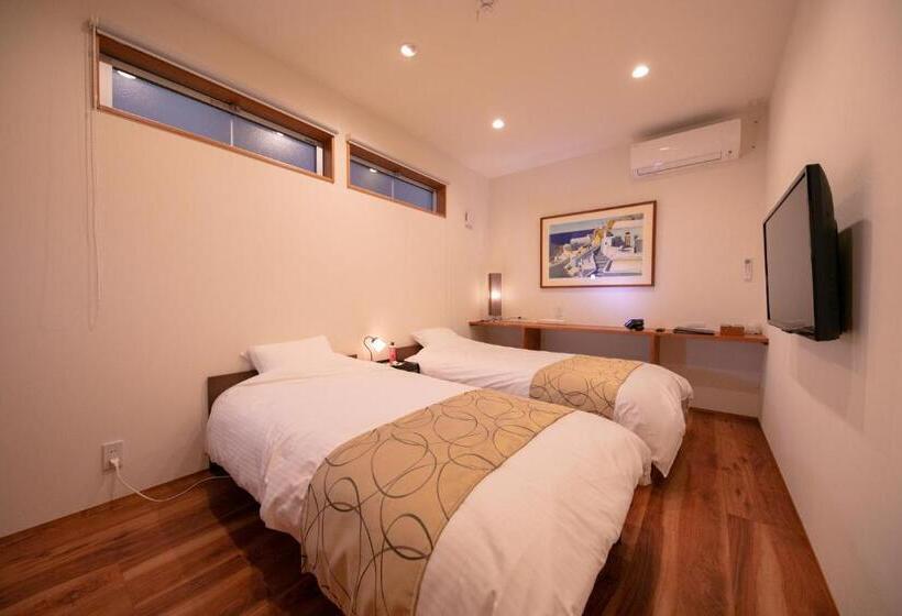 Quarto Familiar Deluxe, Kunisakisou