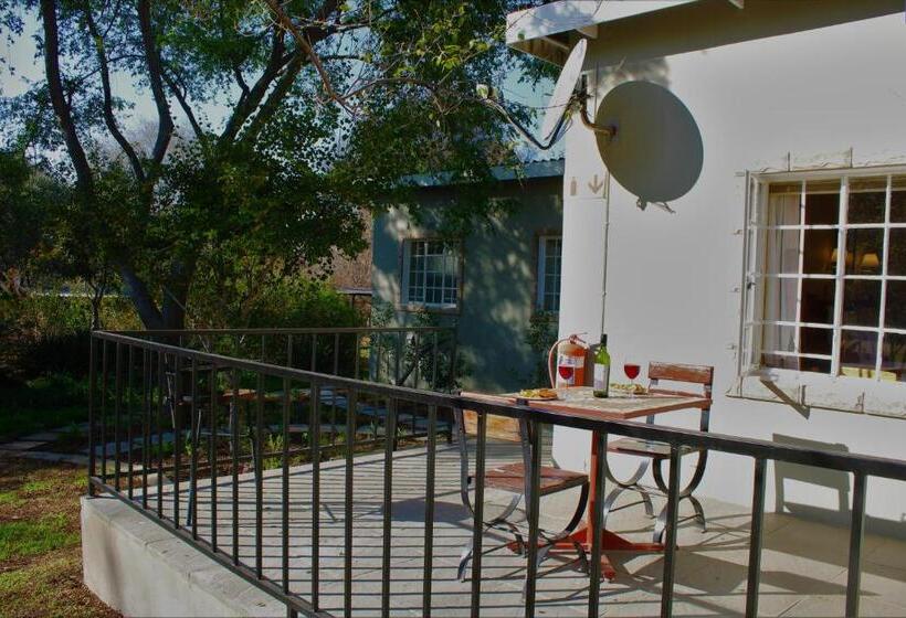 ガーデンビュースタンダードルーム, Random Harvest Country Cottages