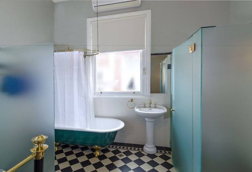 스위트, Criterion Hotel Warwick