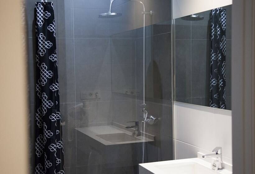 آپارتمان 1 خوابه همکف, Flats Friends Soho Suites