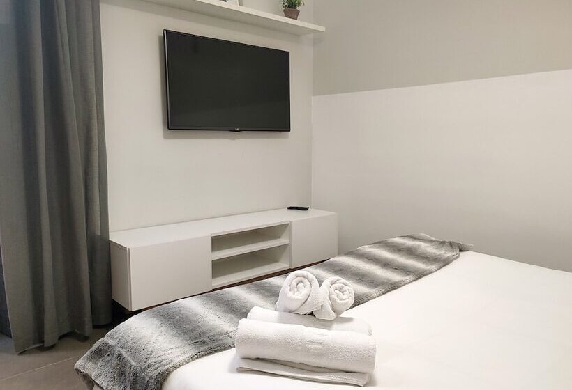 آپارتمان 1 خوابه همکف, Flats Friends Soho Suites