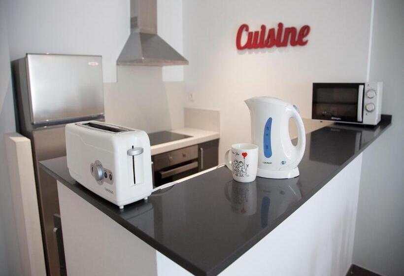 شقة غرفة واحدة, Flats Friends Soho Suites