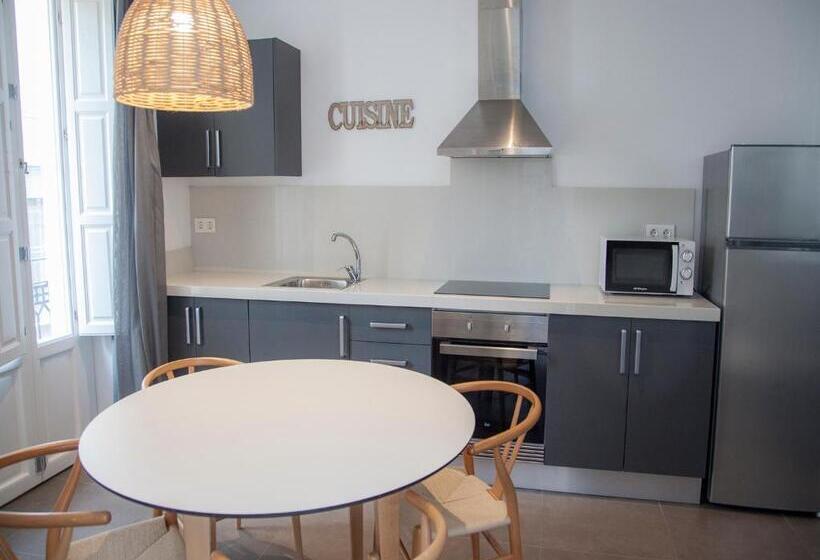 شقة غرفة واحدة, Flats Friends Soho Suites