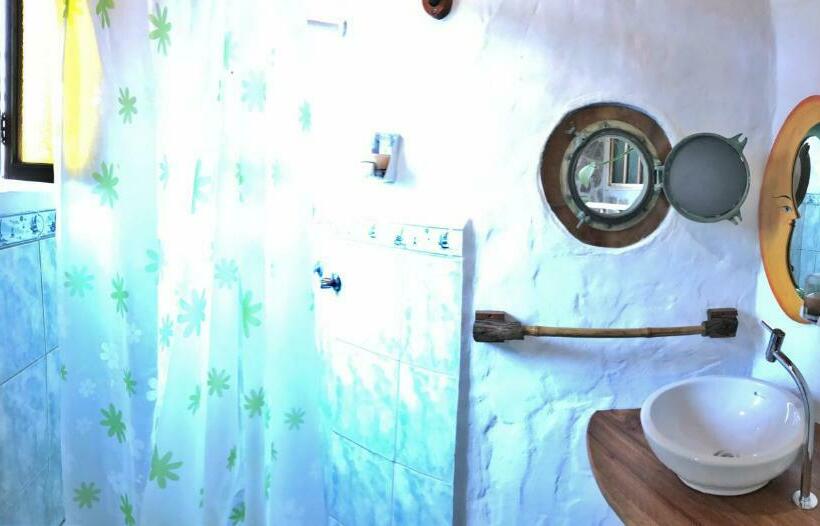 Номер Стандарт, Lonesome George Ecolodge