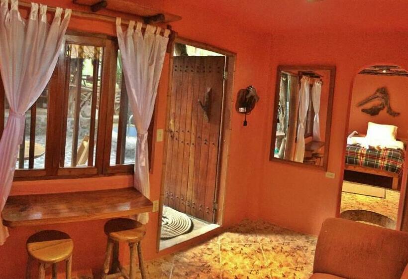 Номер Стандарт, Lonesome George Ecolodge