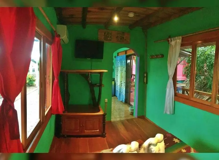 スーペリアールーム, Lonesome George Ecolodge