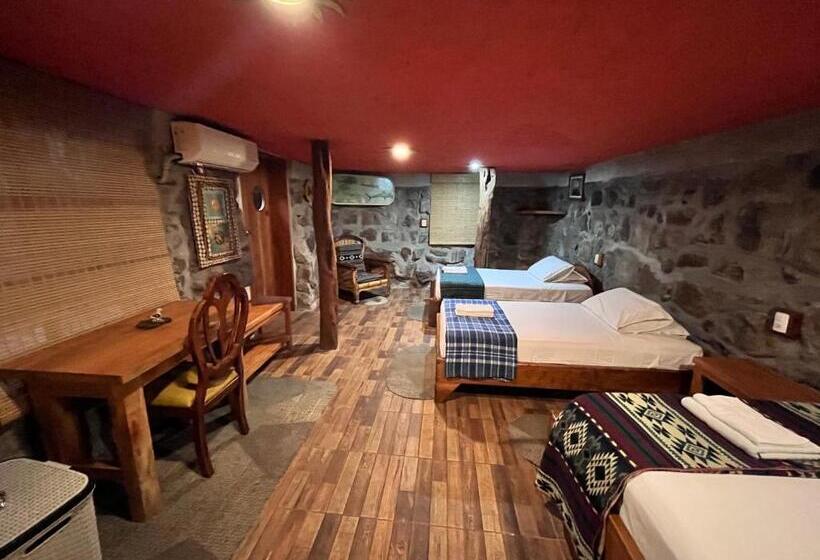 Номер Стандарт Трехместный, Lonesome George Ecolodge