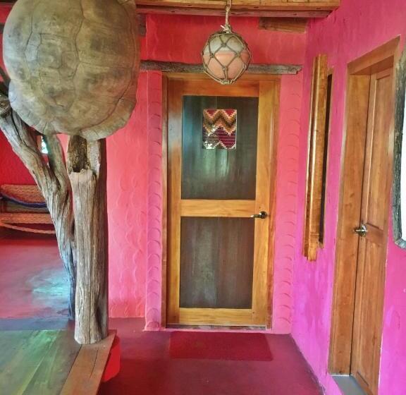 Трехместный Номер Базовый, Lonesome George Ecolodge