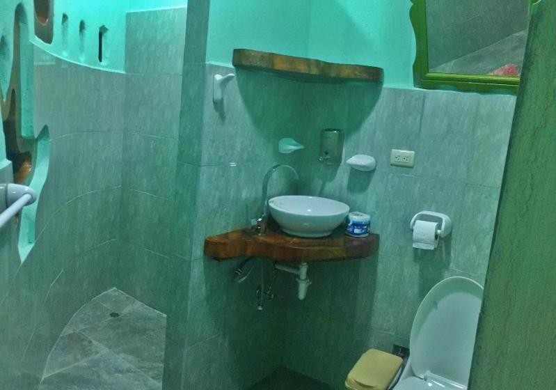 Номер Стандарт, Lonesome George Ecolodge