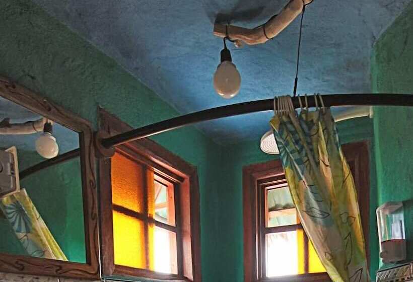 Номер Стандарт, Lonesome George Ecolodge