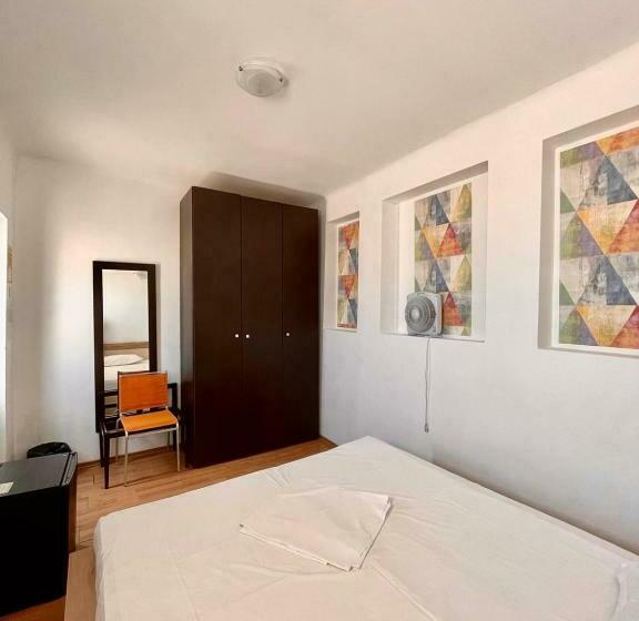 غرفة قياسية حمام مشترك, Hostel Cazino Nord Rooms