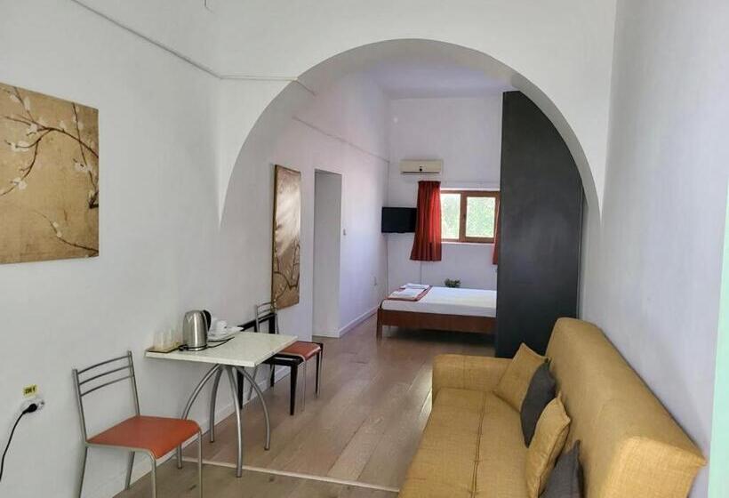 إستوديو قياسى, Hostel Cazino Nord Rooms