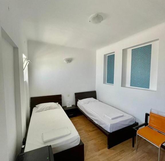 غرفة قياسية حمام مشترك, Hostel Cazino Nord Rooms