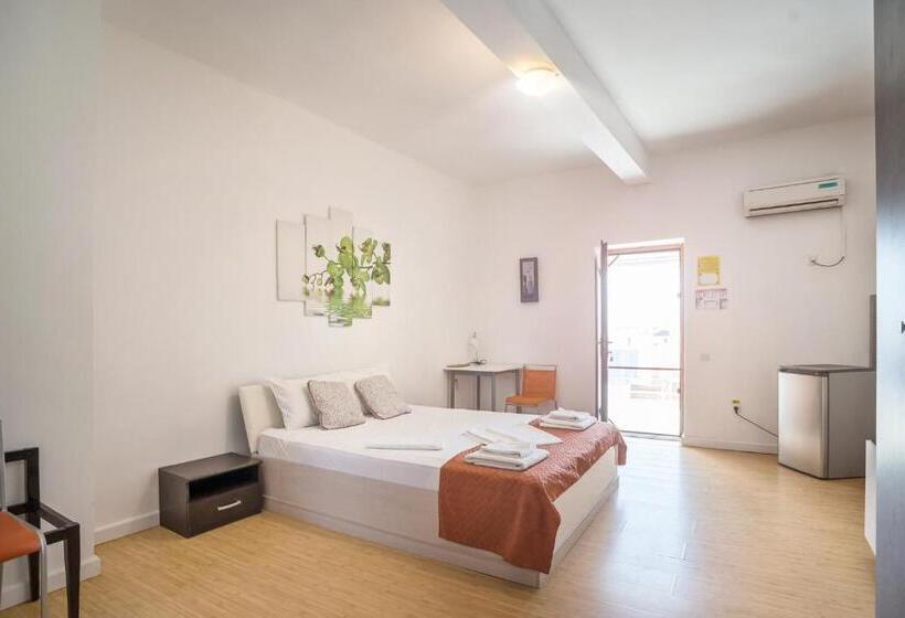 스탠다드 스튜디오, Hostel Cazino Nord Rooms