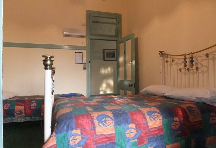 수피리어 트리플 룸, Criterion Hotel Warwick