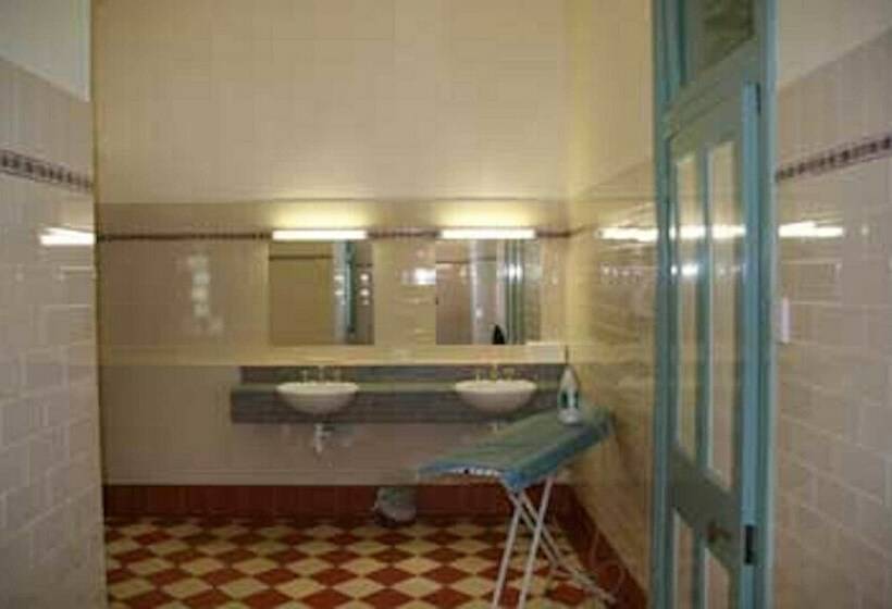 수피리어 트리플 룸, Criterion Hotel Warwick