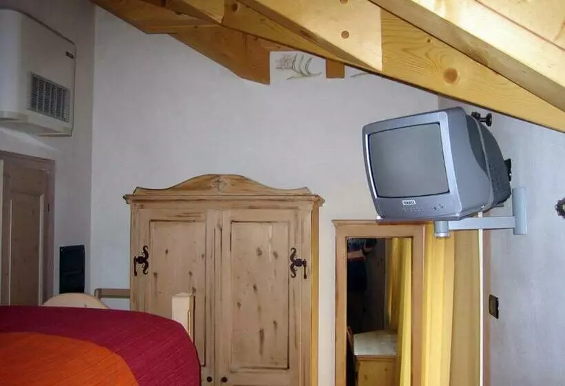 Standard Yhden Hengen Huone, Garni La Genziana