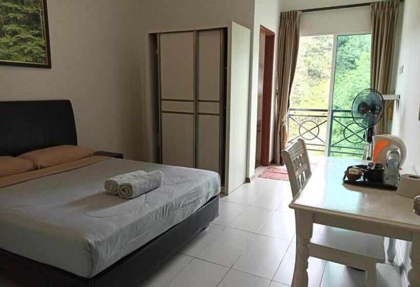 חדר סטנדרט עם מרפסת, Rovers Inn Guesthouse   Age 11 And Above Only