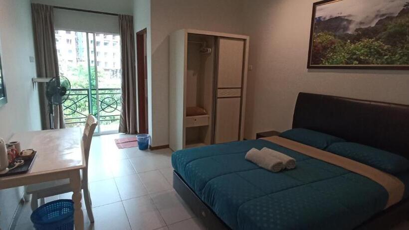 חדר סטנדרט עם מרפסת, Rovers Inn Guesthouse   Age 11 And Above Only