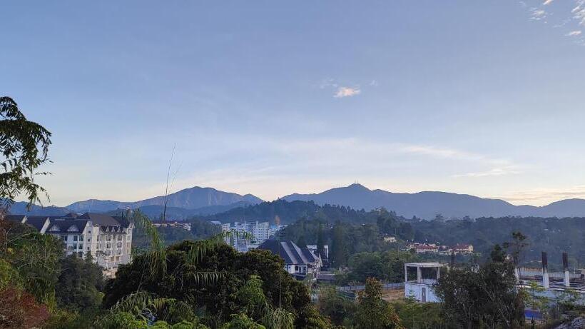 חדר לארבעה סטנדרטי עם מרפסת, Rovers Inn Guesthouse   Age 11 And Above Only