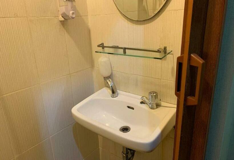 غرفة ديلوكس, Rumah Shinta