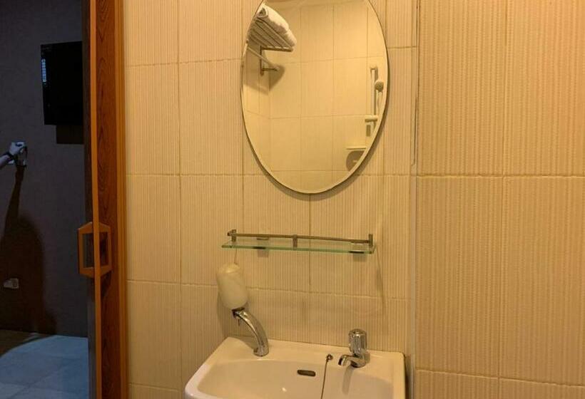 جناح عائلي, Rumah Shinta