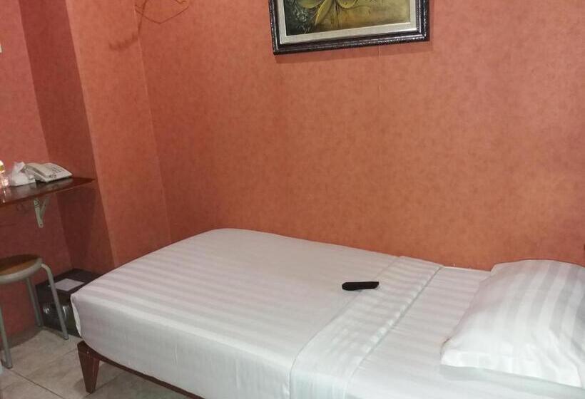 غرفة قياسية فردية, Rumah Shinta