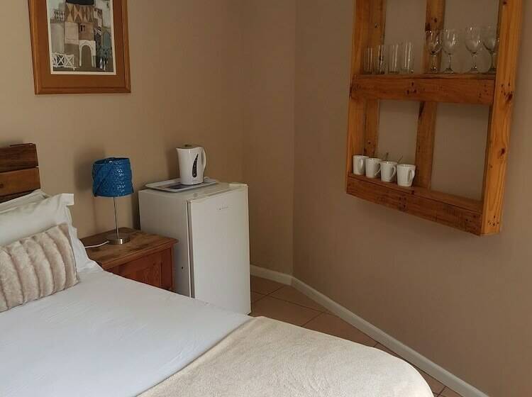 Бунгало Стандарт, Oasis Shanti Backpackers