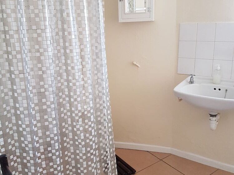 Бунгало Стандарт, Oasis Shanti Backpackers