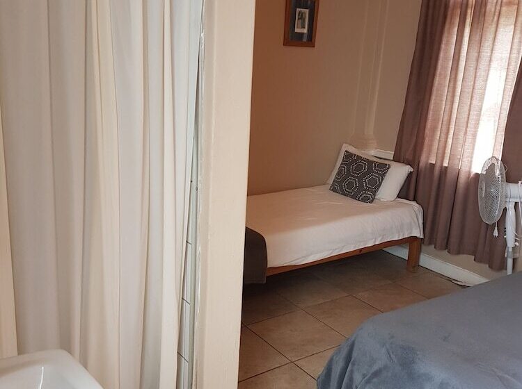 Номер Стандарт Трехместный, Oasis Shanti Backpackers