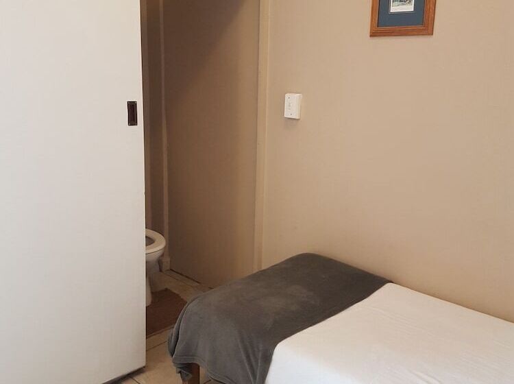 Номер Стандарт Трехместный, Oasis Shanti Backpackers