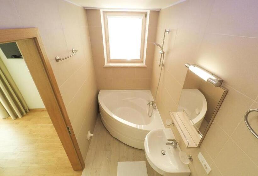 آپارتمان 2 خوابه, Balthouse