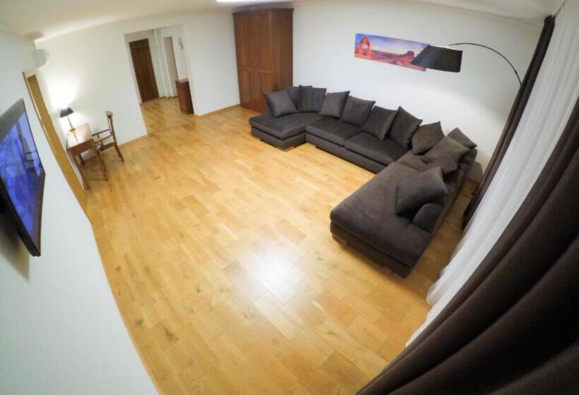 آپارتمان 2 خوابه, Balthouse