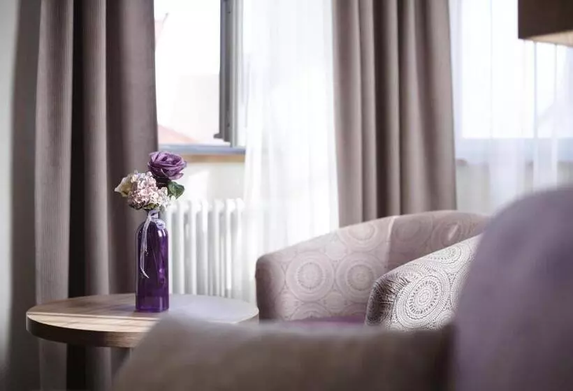 سوییت لوکس, Boutique Hotel Zur Post