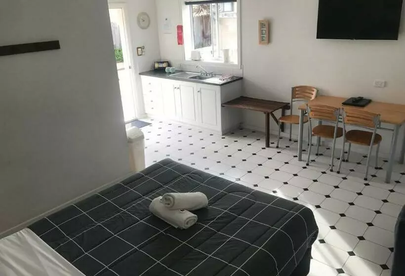 ファミリールーム, Clearwater Motel Apartments