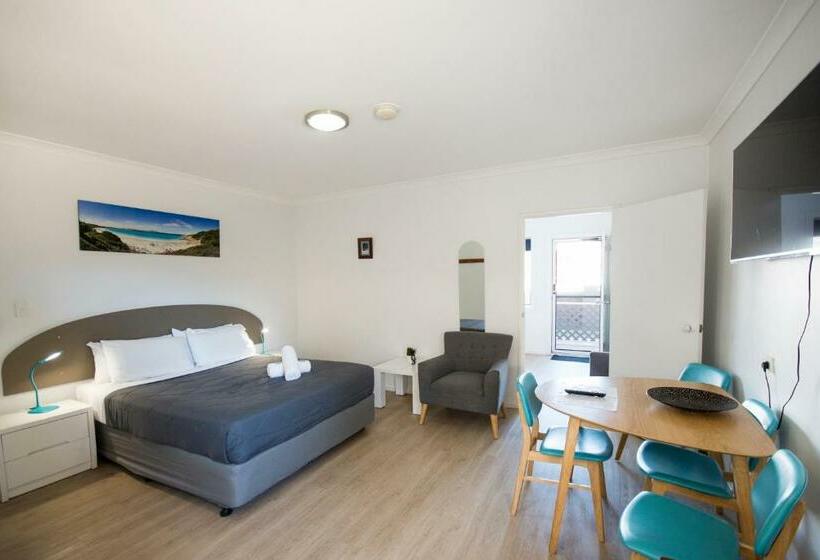 اتاق خانوادگی, Clearwater Motel Apartments