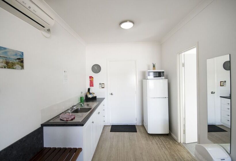 اتاق استاندارد, Clearwater Motel Apartments