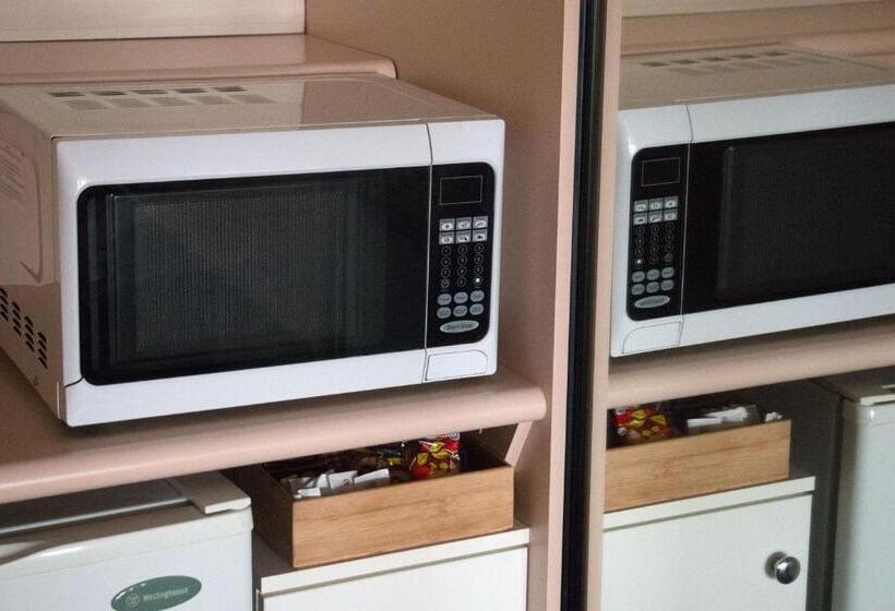 חדר סטנדרט עם מיטת קינג, Highway Inn Motel