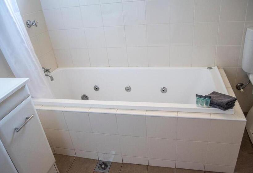 סוויטה משפחתית 2 חדרי שינה, Highway Inn Motel