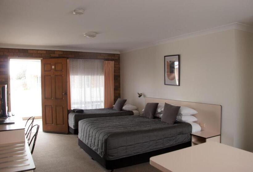 סוויטה משפחתית 2 חדרי שינה, Highway Inn Motel