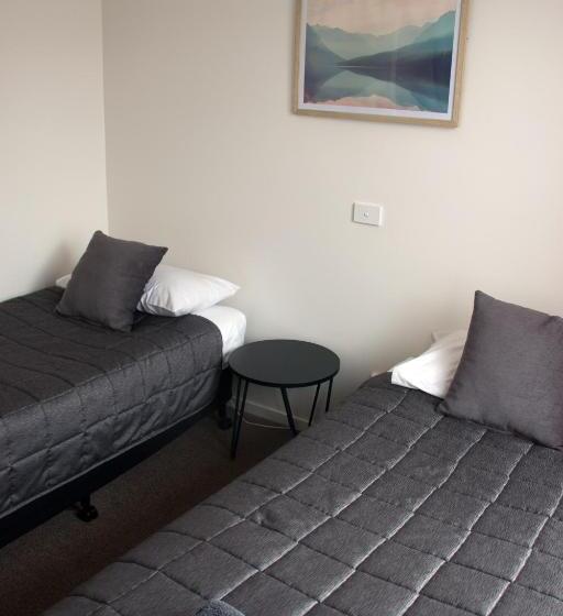 סוויטה משפחתית 2 חדרי שינה, Highway Inn Motel