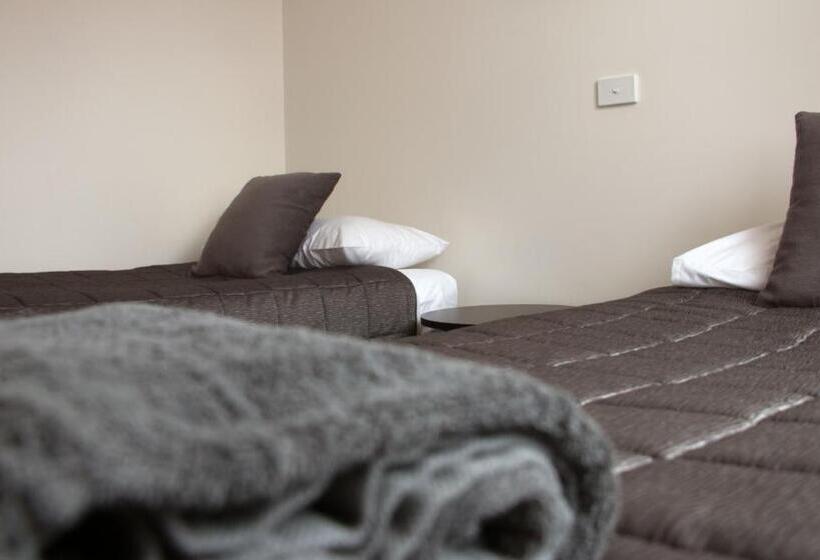 סוויטה משפחתית 2 חדרי שינה, Highway Inn Motel