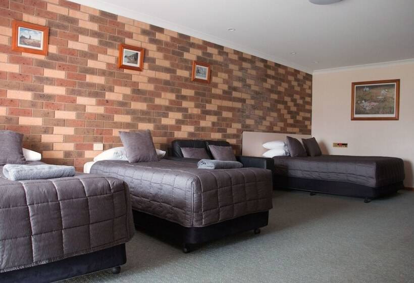 Номер Стандарт, Highway Inn Motel