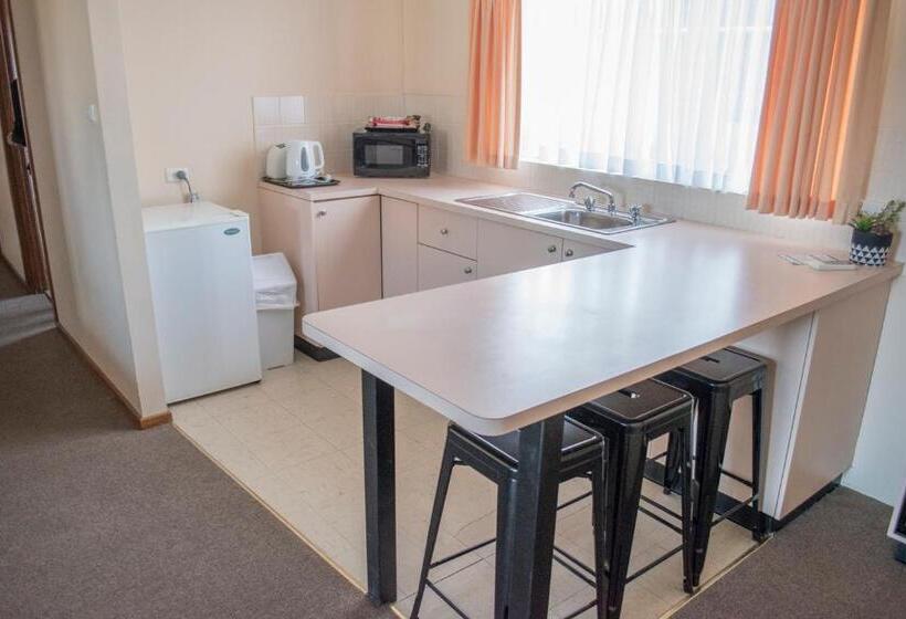 סוויטה משפחתית 2 חדרי שינה, Highway Inn Motel